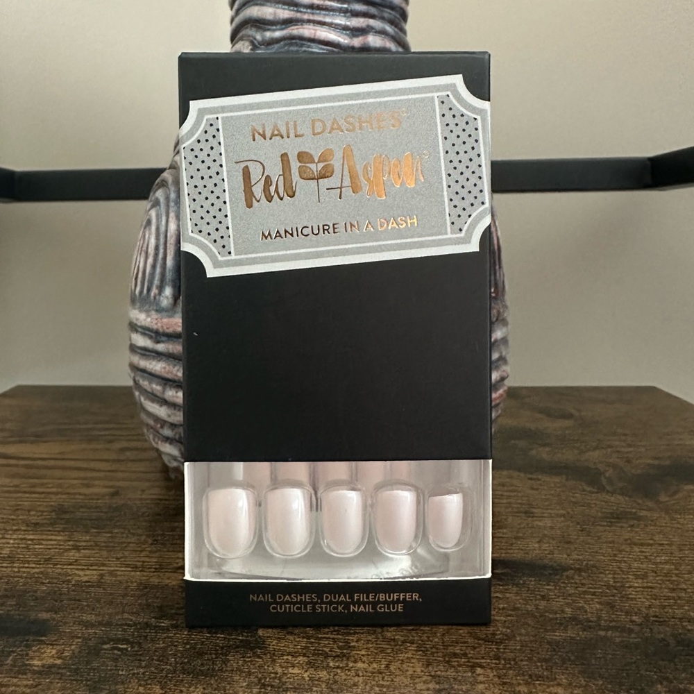 Red Aspen Nail Dashes